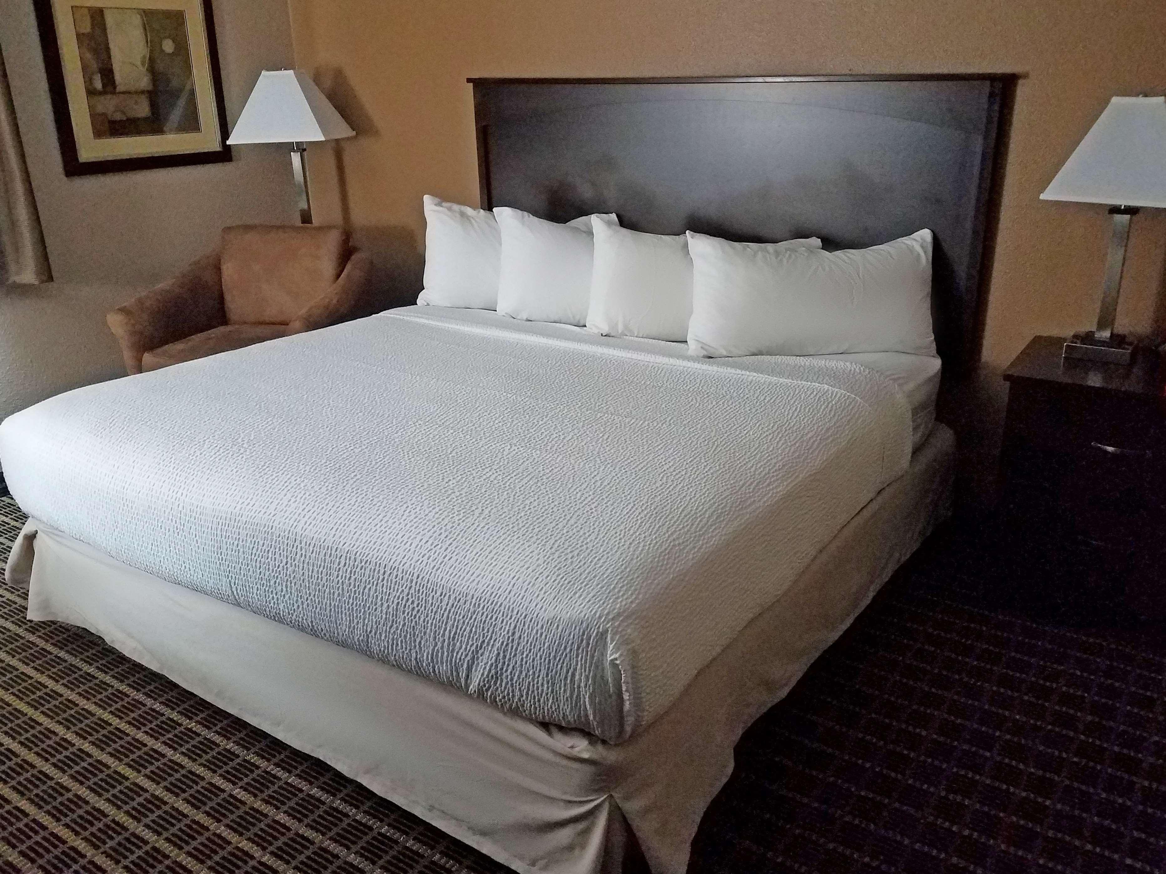 Americas Best Value Inn And Suites Μπίσμπαρκ Εξωτερικό φωτογραφία