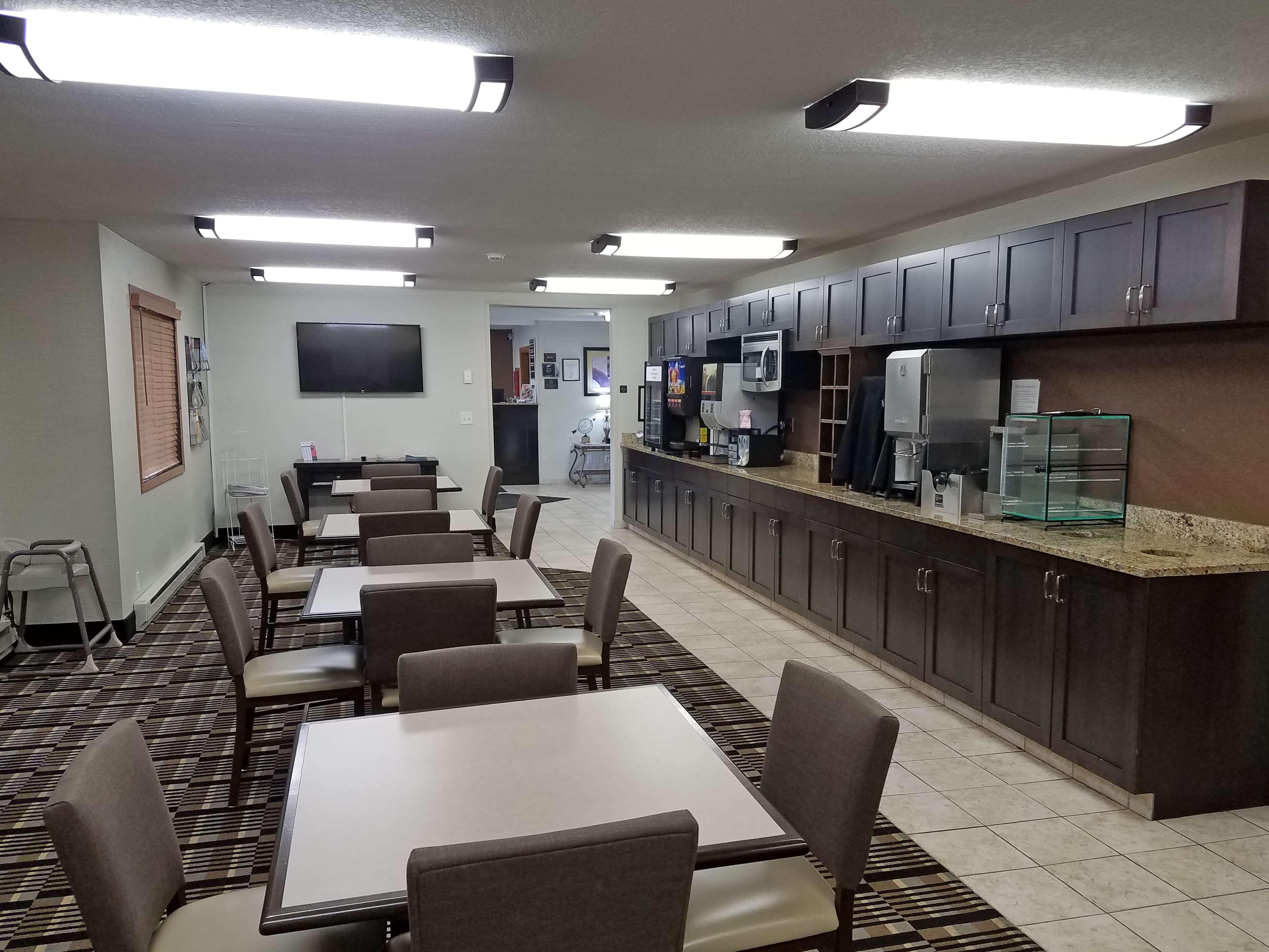 Americas Best Value Inn And Suites Μπίσμπαρκ Εξωτερικό φωτογραφία