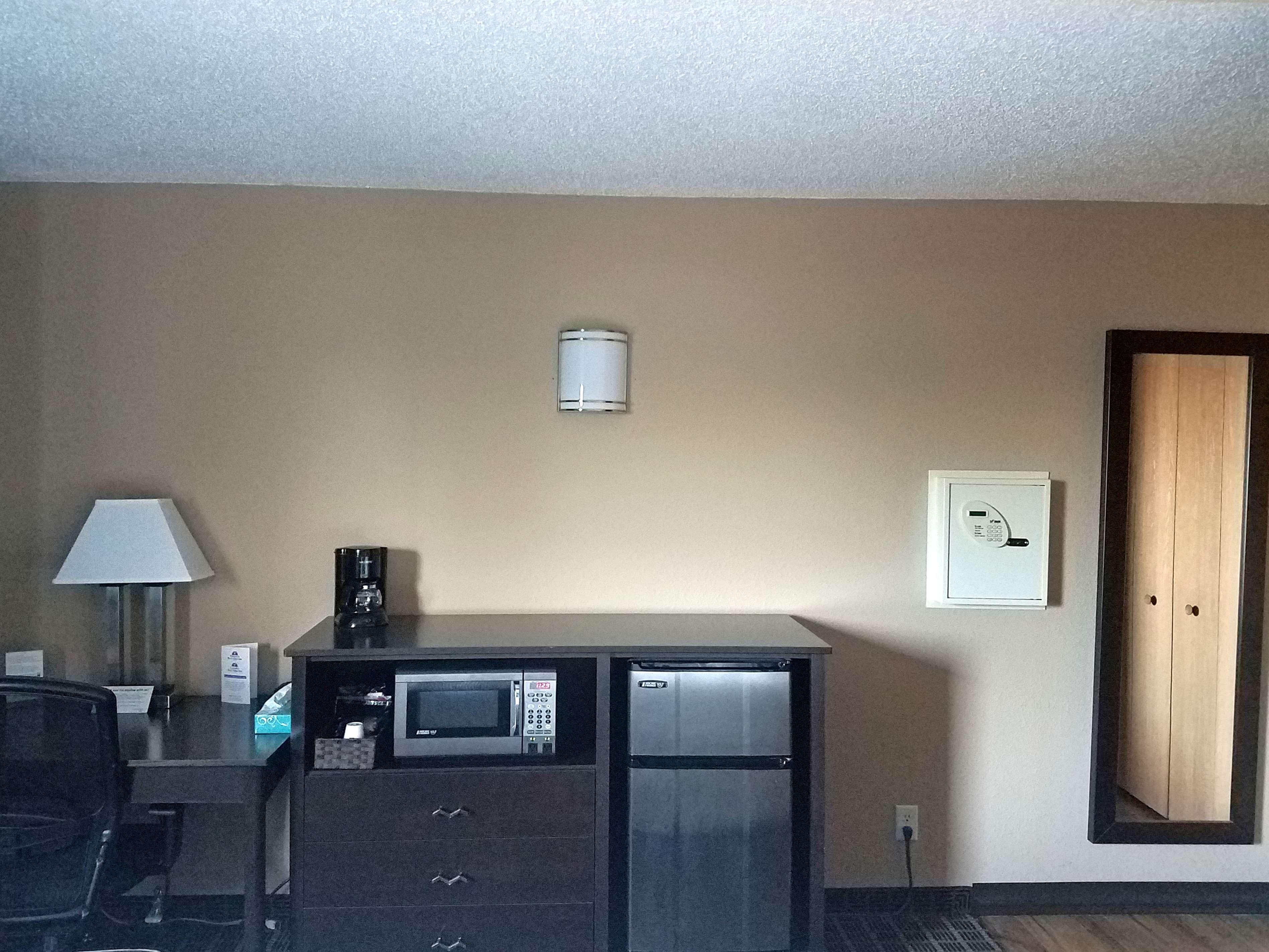 Americas Best Value Inn And Suites Μπίσμπαρκ Εξωτερικό φωτογραφία