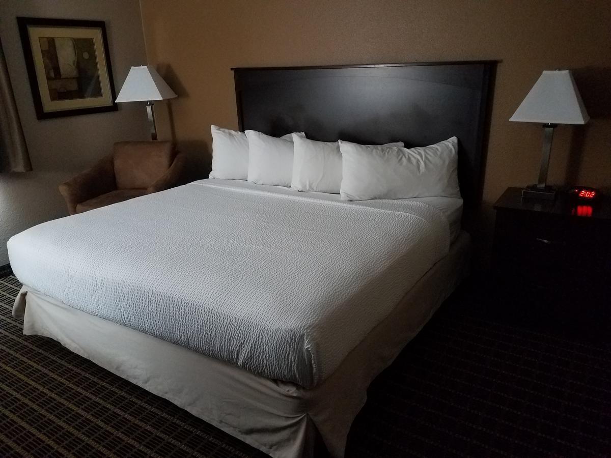 Americas Best Value Inn And Suites Μπίσμπαρκ Εξωτερικό φωτογραφία